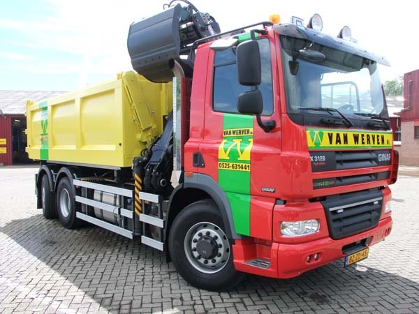 Vrachtwagen containerauto met autolaadkraan en knijper (6x4) huren 