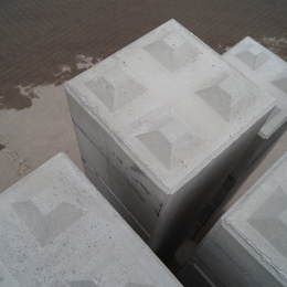 Betonstapelblok afmeting    80 x 80 x 80 cm (1050 kg)