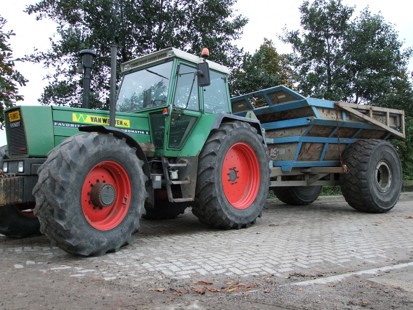 Trekker met dumper 10m3