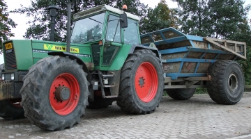 Trekker met dumper 10m3