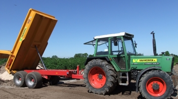 Trekker met dumper 5 m3