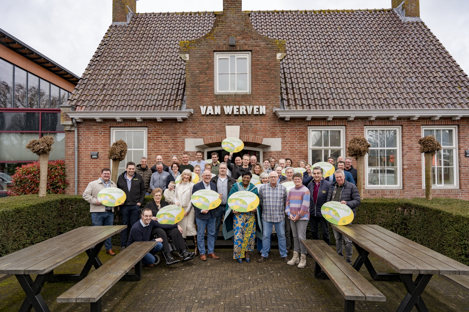 Zeventien goede doelen ontvangen nieuwjaarsgift namens Van Werven